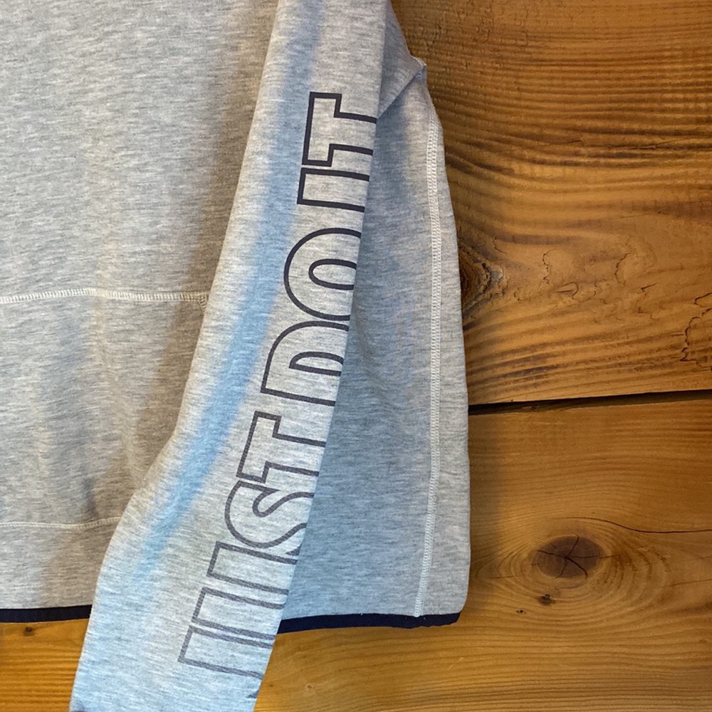 sweatshirt - Picture 2 of 3